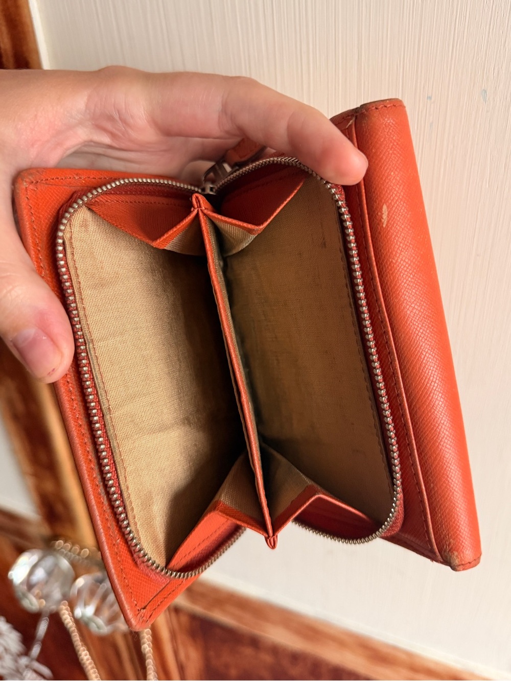 Orange classic style Burberry wallet - Picture 2 of 8